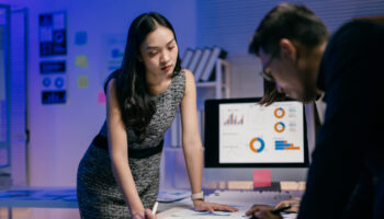 An aesthetics product launch team looks over real-time market insights brought to them by Qsight tools